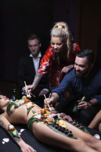 Nyotaimori - BODY SUSHI girl Praha prague model naked Nantaimori sushibody party events modelka organizace akcí produkce